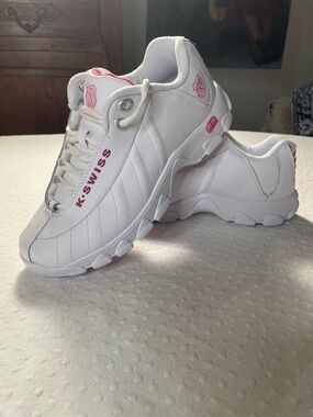 K-Swiss White / Pink Sneakers  ST329 women’s 8.5 Pickleball Tennis Cheerleading